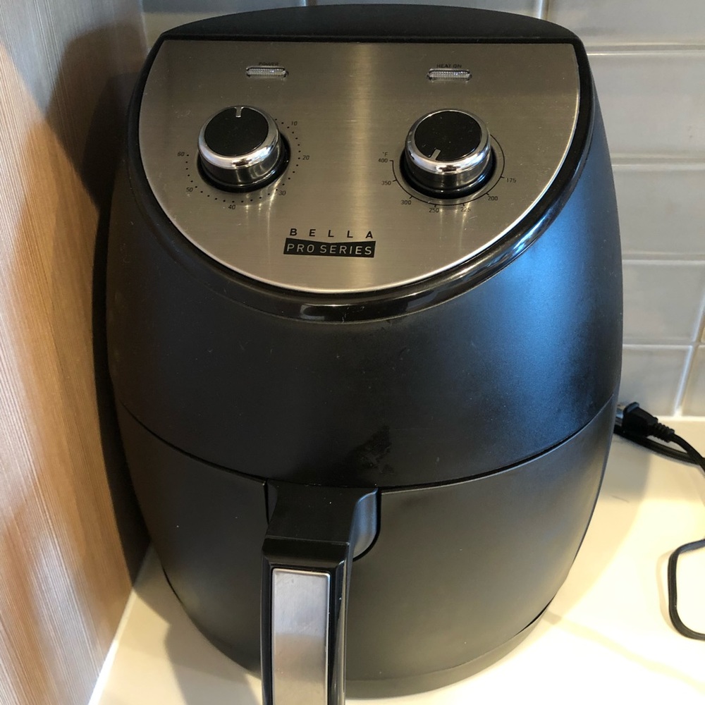 Air fryer. New. 4.2 QT